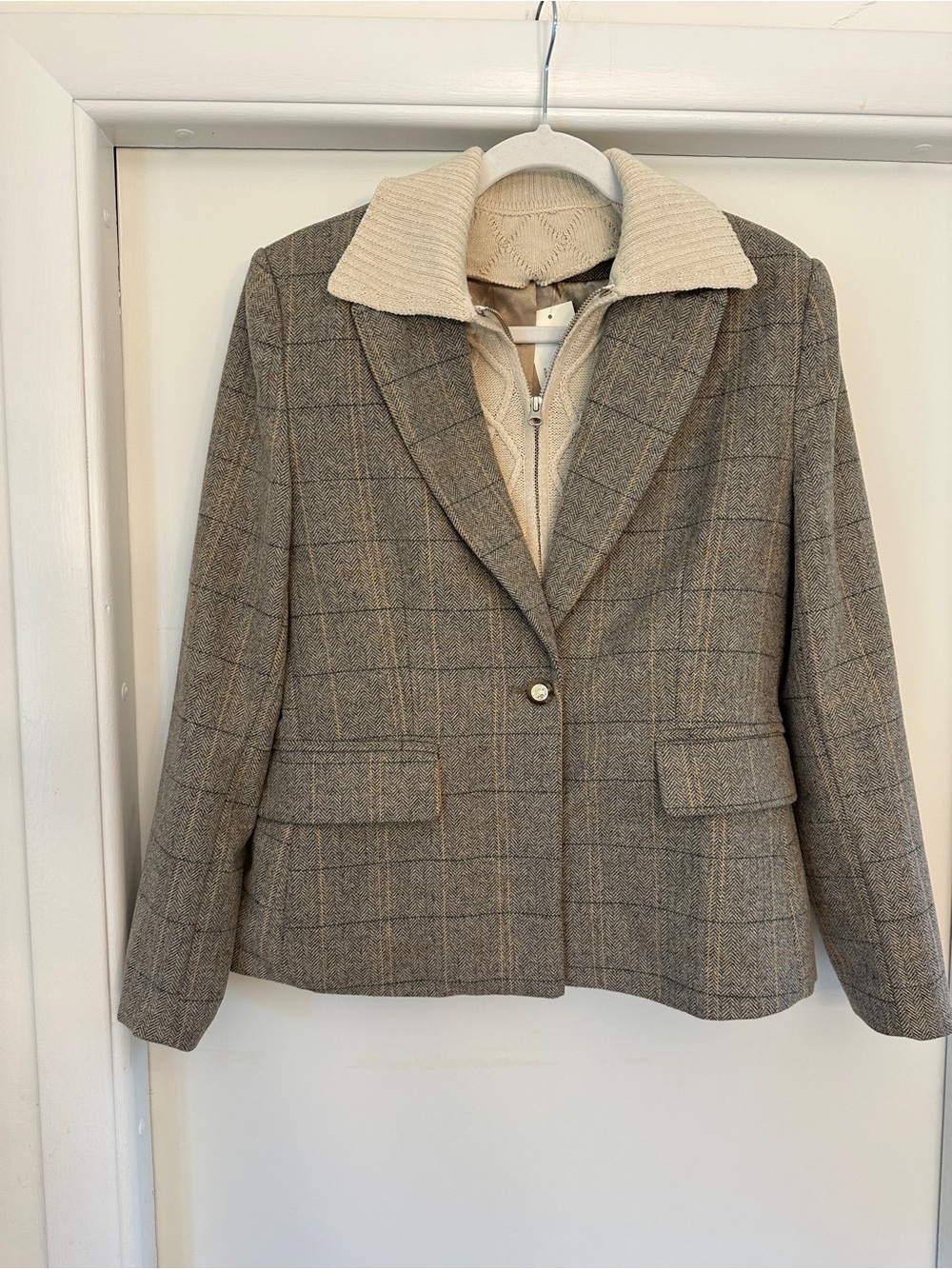 Evereve Taupe Plaid Blazer with Cream Knit Collar